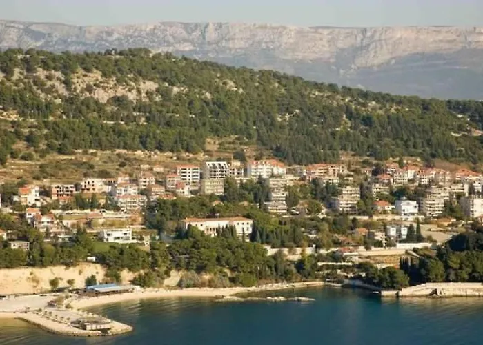 Ruhige Mit Herrlicher Aussicht By Interhome